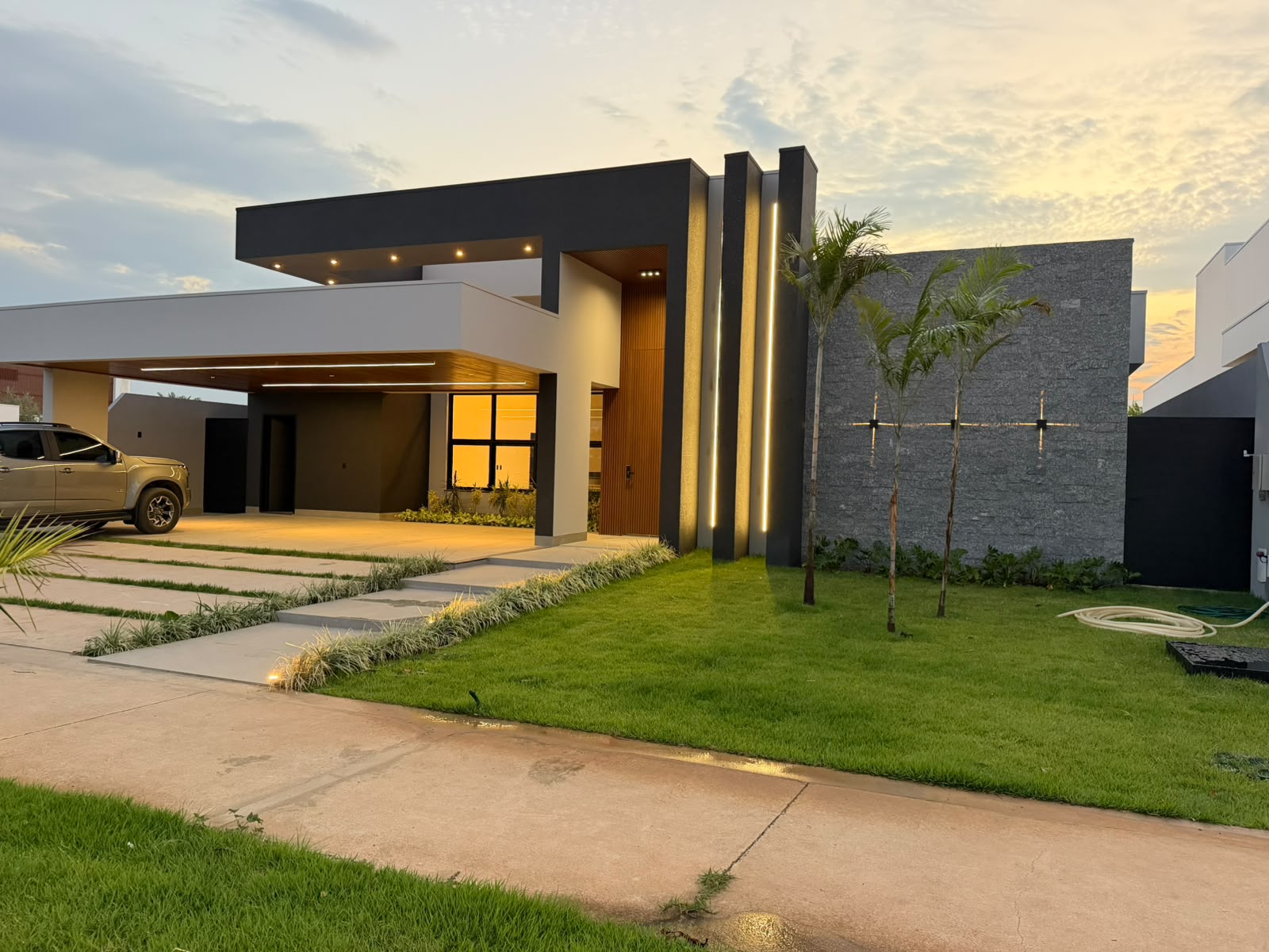 CASA Á VENDA | CONDOMINIO